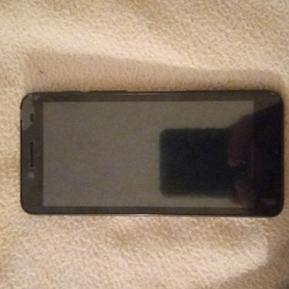 Cell phone. Umx. Model number u696cl. IMEI # 990018251562439